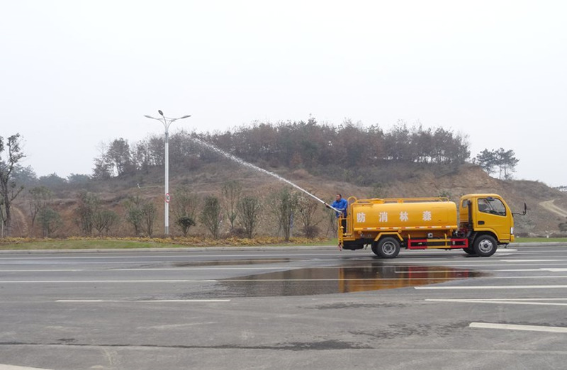 東風5噸消防灑水車